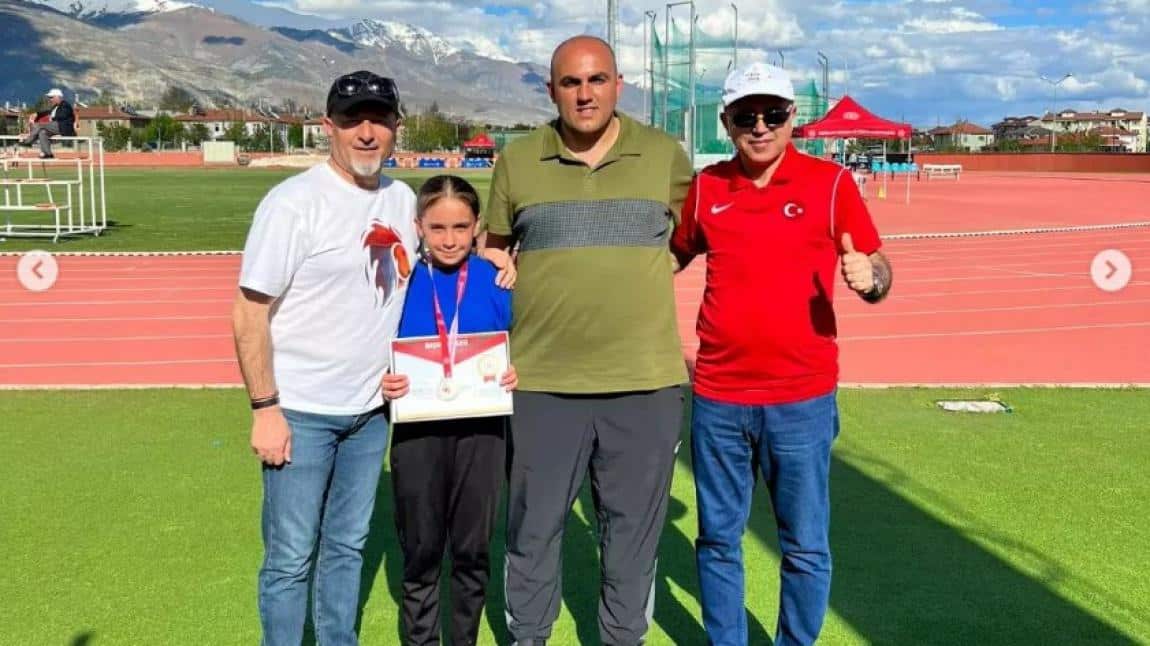 Sivas Şampiyonu Olan Okulumuz Yıldız Kızlar Bölge Şampiyonası İçin Erzincan'da