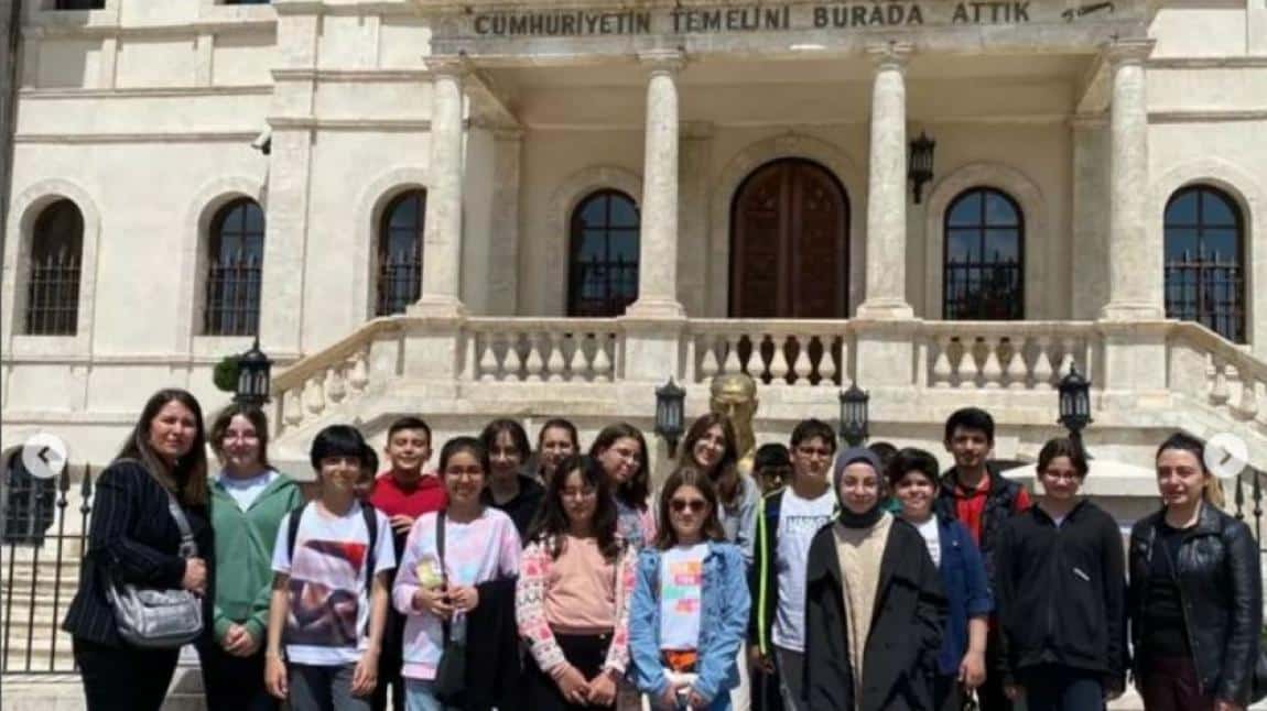 Deneme Sınavında Dereceye Giren Öğrencilerimiz Müze Gezisinde