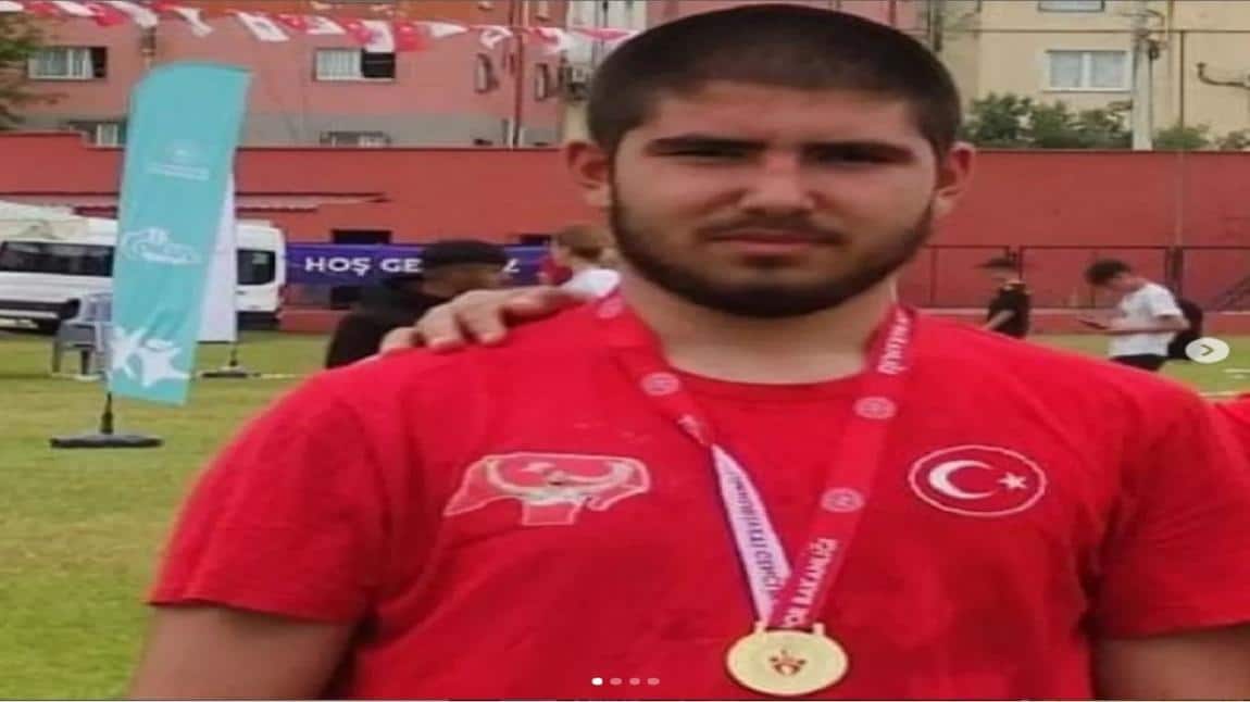 Öğrencimiz Süleyman YILDIRIM  Aba Yıldız Güreş Kategorisinde Türkiye Şampiyonu