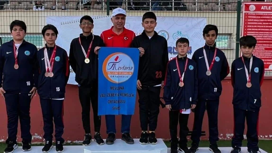 Şampiyon Mevlana Vali Zübeyir Kemelek Ortaokulu Erzincan Grup Müsabakalarında